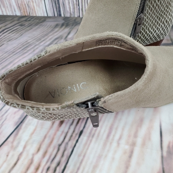 Vionic Bromley Beige Suede Snakeskin Print Zipper Ankle Booties Size 6 - Picture 10 of 12